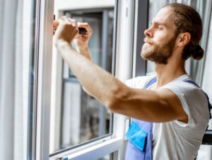 Renovera fönster med Byggtema AB - kitta, underhåll och bevara dina fönster med TEMA Kittsåg och Kittstripper.